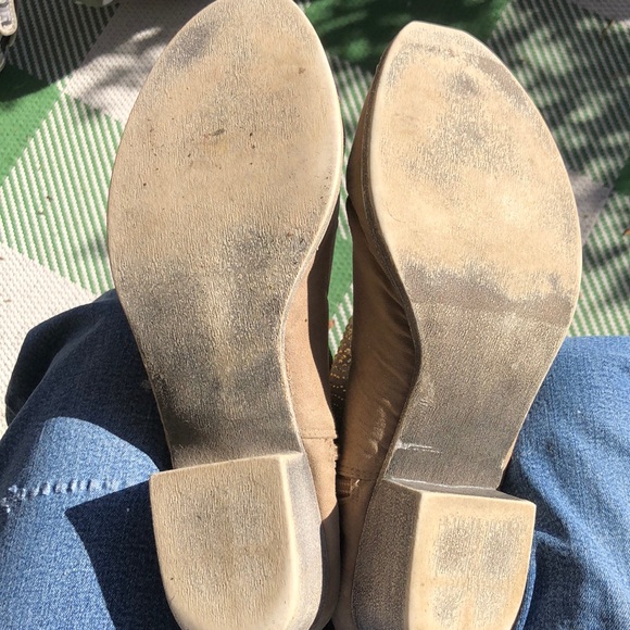 Faux leather bling cowboy boots w/ rustic sole and heels. Zipper closure Size 8 - Picture 4 of 11